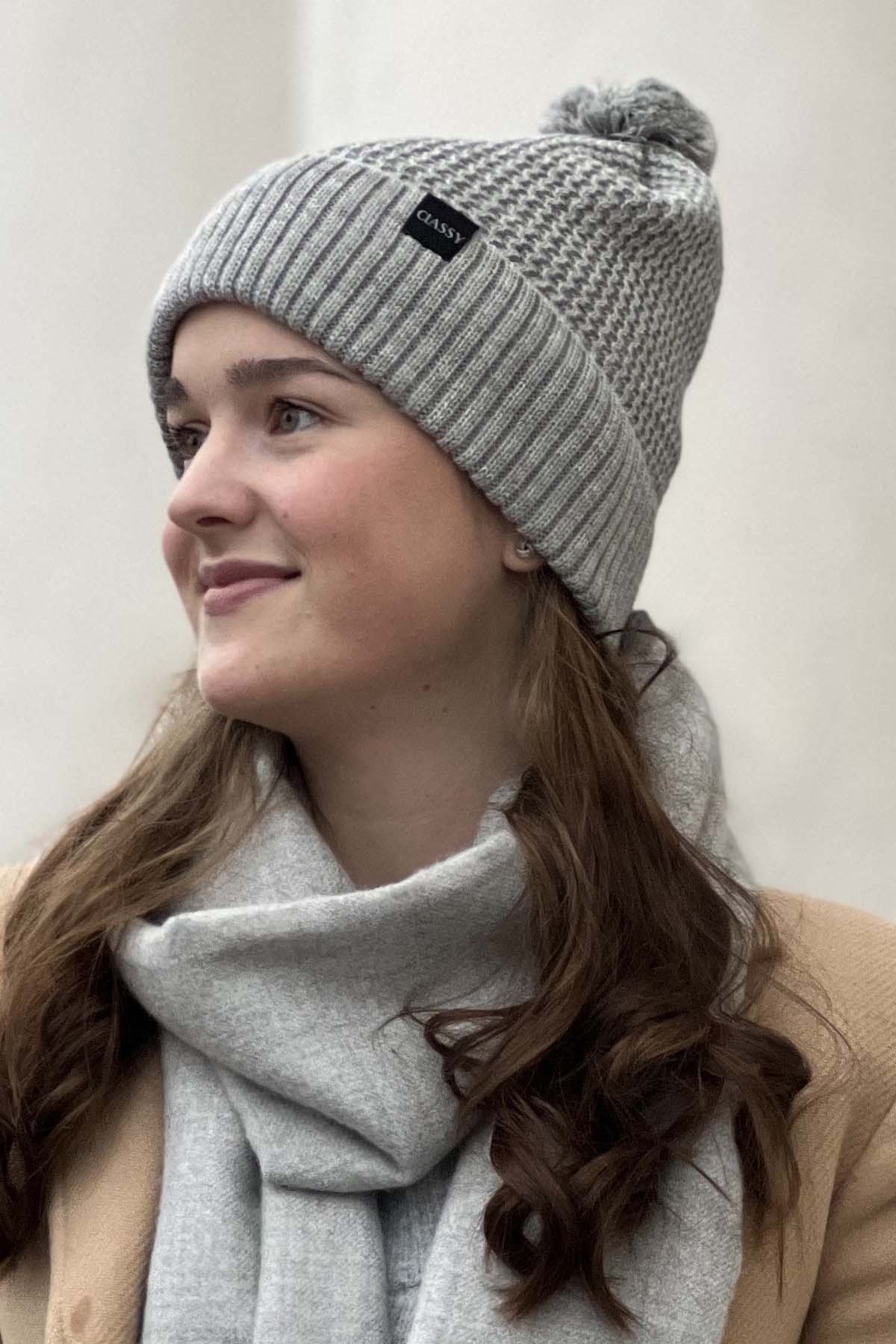 Alpakka tupsupipo Suasi vaaleanharmaa sivusta