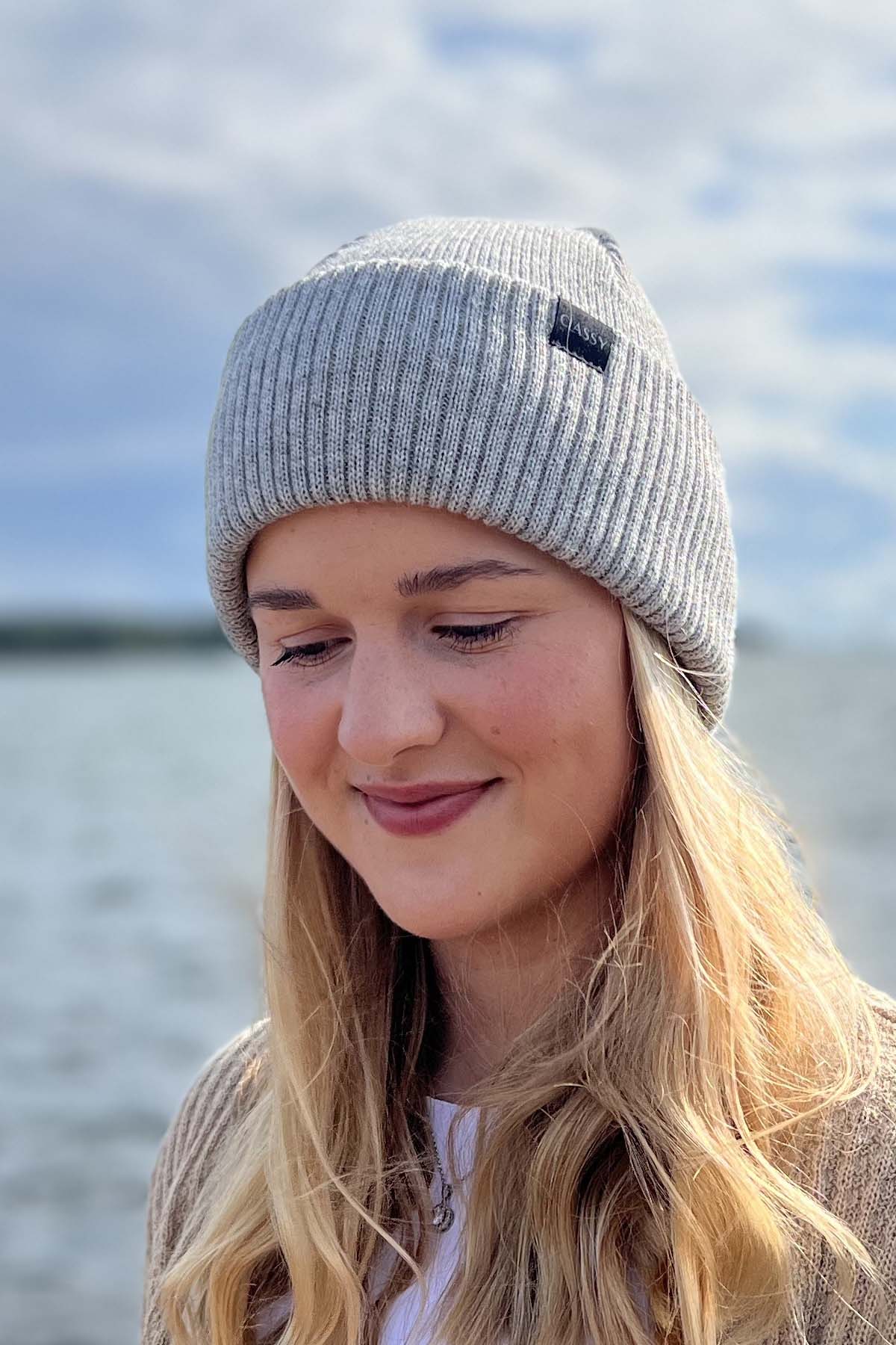 Alpakkapipo vaaleanharmaa Taquile edestä