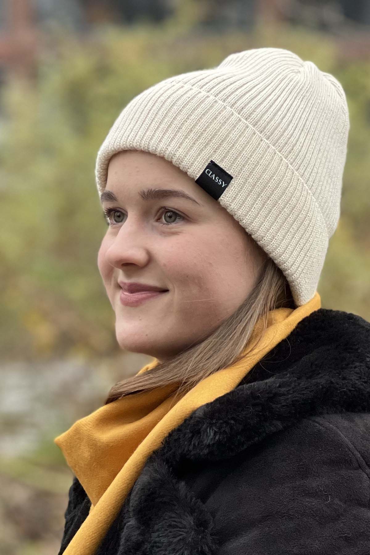 Alpakkapipo Esteves luonnonvalkoinen sivusta korkea