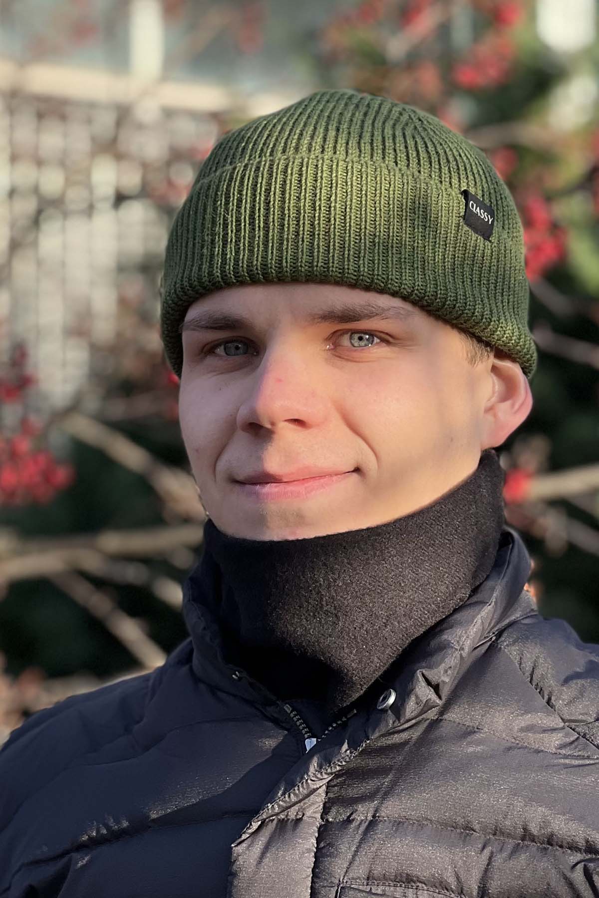 Misti alpakkapipo oliivinvihreä sivusta