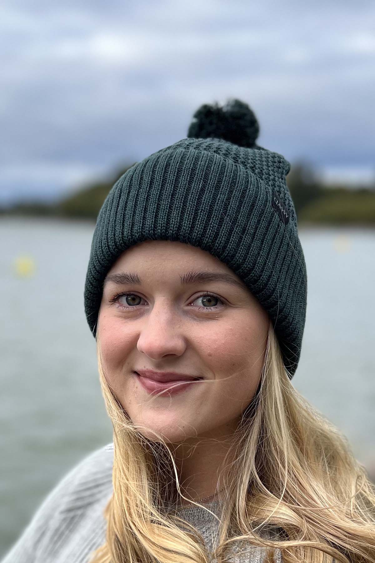 Alpakka pipo tummanvihreä Suasi sivusta