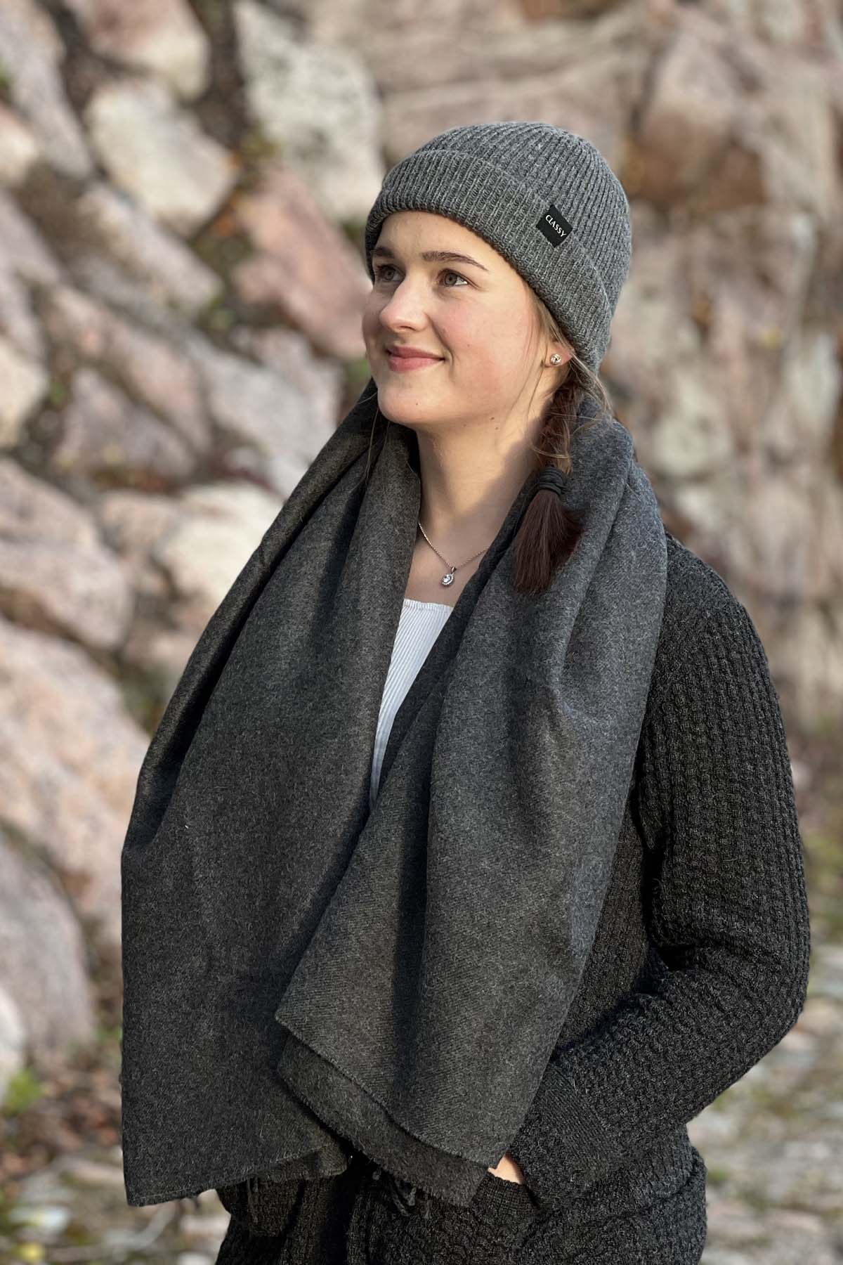 Iso alpakkahuivi harmaa tummanharmaa Titicaca 